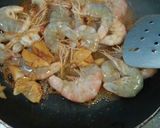 Foto langkah ke 3 dari resep Udang tumis bawang putih.