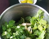 A picture of step 2 of Theekhi Dhaniya Pudina ki chutney.