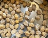 A picture of step 1 of Mediterranean chick peas Salad.