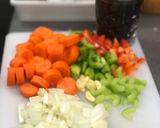 Foto del paso 1 de la receta Carrilleras de ternera al vino tinto con puré cremoso de patatas y chirivia