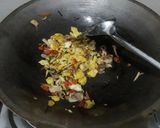 Foto langkah ke 2 dari resep Nasi goreng daun jeruk.