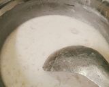 Hình bước làm 2 của món Bánh bột lọc bằng khuôn và muỗng ăn canh