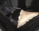 صورة لخطوة 3 من وصفة اسهل طريقه للبف باستري بالجبن💜
