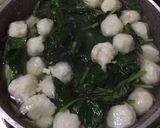 Foto langkah ke 3 dari resep Sup Bakso Daun Ubi.