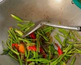 Foto langkah ke 4 dari resep Tumis Kangkung Terasi.