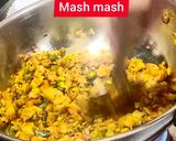 A picture of step 5 of Vegetable brown bread upma.