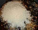 Foto del paso 3 de la receta Arroz negro con pastas coreanas