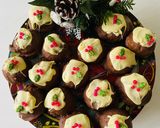 A picture of step 5 of Biscoff xmas mini pudding.