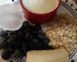 A picture of step 1 of Oatmeal banana berry smoothie with no added sugars.