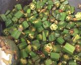 A picture of step 4 of Okra Kadhi.