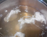 Foto del paso 5 de la receta: Huevos escalfados sobre tomate triturado