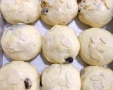 Foto langkah ke 4 dari resep Roti Kismis / Raisin Buns.