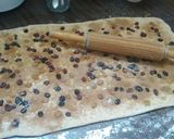 Foto del paso 5 de la receta: Roles de canela,pasas y arándanos con jarabe borracho (amasado máquina panificadora)