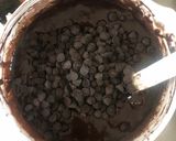 Foto langkah ke 3 dari resep Chocolate Chip Brownies.