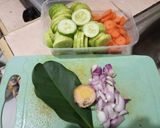 Foto langkah ke 1 dari resep Sayur Timun Uyah Bawang.