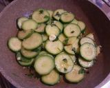 Foto del passaggio 2 della ricetta Troccoli home made con zucchine, gamberetti e pomodorini