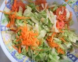 Foto del paso 2 de la receta: Ensalada de lechuga, tomate y zanahoria