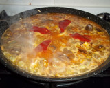 Foto del paso 6 de la receta: Paella de calamares, habas y alcachofas
