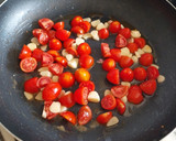 Foto del paso 5 de la receta: Tallarines con gambas, cherrys y ajos
