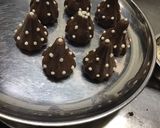 A picture of step 4 of Chocolate Cake Modak.
