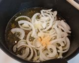 Foto del paso 4 de la receta Jamoncitos de pollo guisados con boniato y tomate