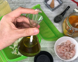 Foto del paso 1 de la receta: Fideuá de gambas en Lékué al microondas