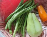 Hình bước làm 1 của món Rau củ thập cẩm xào tôm