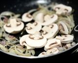 Hình bước làm 1 của món Sốt Kem Nấm Hành Tây Phô Mai (Vegetarian)