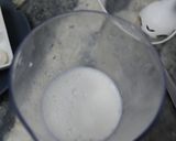 A picture of step 1 of Dates and banana shake.