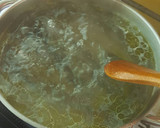 Foto del paso 2 de la receta: Espaguetis negros y blancos con gambas