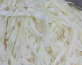 Foto del paso 2 de la receta: Saltado de repollo (col) con pollo