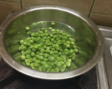 A picture of step 1 of Mutter Paneer.