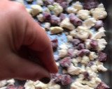 Foto del paso 2 de la receta: Coliflor y betabel asados con queso azul y nueces de Castilla