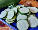 Foto del passaggio 1 della ricetta Frittata di zucchine in padella