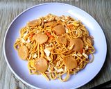 Foto langkah ke 5 dari resep Mie Goreng Baso Saus Teriyaki.