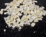 Foto del paso 5 de la receta: Paella con manitas de cerdo, níscalos y coliflor