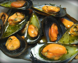 Foto del paso 1 de la receta: Mejillones en vinagreta de limón