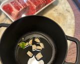 A picture of step 2 of Braised Beef Ribs with Paprika and Beer.
