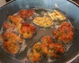 Foto del paso 2 de la receta: Croquetas de salmón en lata