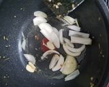 รูปขั้นตอนการทำที่ 2 ของ ปลาหมึกผัดไข่เค็ม