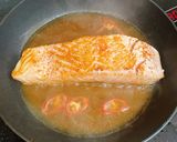 A picture of step 2 of Vietnamese Braised Salmon (Cá Hồi Kho Tộ).