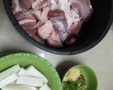 Hình bước làm 3 của món Giò heo hầm củ cải