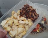 Foto langkah ke 3 dari resep Tumis Tahu Kuning Ikan Pindang.