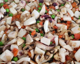 Foto del paso 2 de la receta: Fideos secos con sepia y verduras