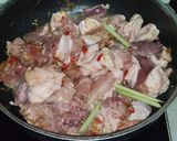 รูปขั้นตอนการทำที่ 2 ของ แกงอ่อมไก่ใส่ฟักใส่ผักชีลาว