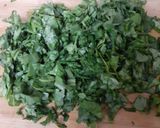 A picture of step 1 of Murgh Palak.