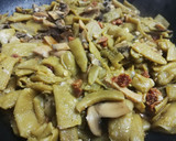 Foto del paso 1 de la receta: Revuelto de champiñones y judías verdes con huevo y jamón