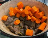 Une image de l'étape 13 de Bœuf braisé aux carottes et pommes de terre.