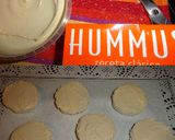 Foto del paso 2 de la receta Canapés de hummus y mermelada