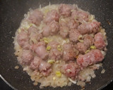 Foto del paso 3 de la receta: Arroz con Setas y Butifarra